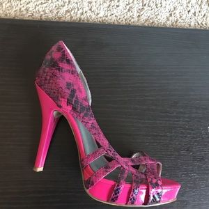 Sexy Guess Heels, Pink & Black Snake Print